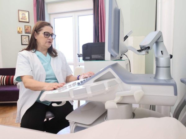 Testul Papanicolau poate salva vieți – Povestea pacientelor tratate de Dr. Lorena Turculeț